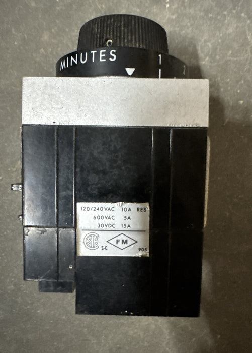 CAN'T READ PART # UNUSED AGASTAT 7012BF TIMING RELAY 1-10 MIN TIME DELAY 240 VAC