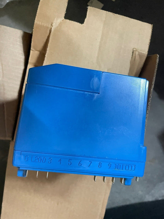 RM7823 A 1016 Honeywell Combustion Controller RM7823A 1016 Brand New