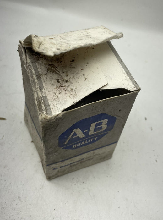 ALLEN-BRADLEY 800H-AR1D1 SER F NON-ILLUMINATED GREEN FLUSH HEAD PUSH BUTTON 1 NO