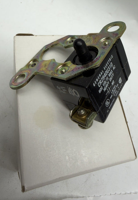 New General Electric GE CR2940U310A Shallow Contact Block Front Mtg NO Auxillary