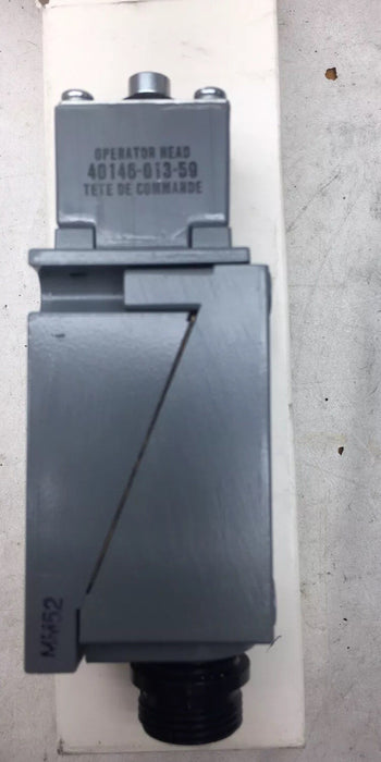 NEW ALLEN-BRADLEY 802T-BPJ1 PLUG-IN OILTIGHT LIMIT SWITCH PUSH TYPE 2 CIRCUITS