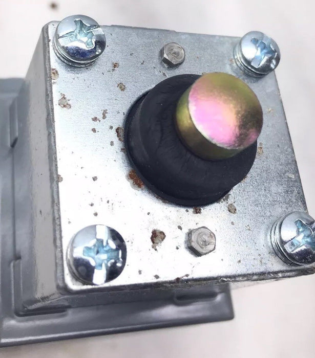 NEW ALLEN-BRADLEY 802T-BPJ1 PLUG-IN OILTIGHT LIMIT SWITCH PUSH TYPE 2 CIRCUITS