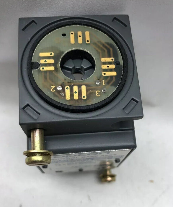 NEW EATON CUTLER HAMMER / OPCON CONTROL BASE 8895A-7501 120VAC / DC N.O.