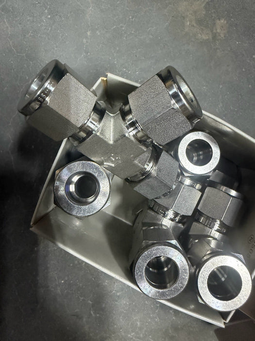 5 CNT BOX HAMLET TEE  1/2"x 1/2"X1/2" Stainless Compression TUBING HAM-LET