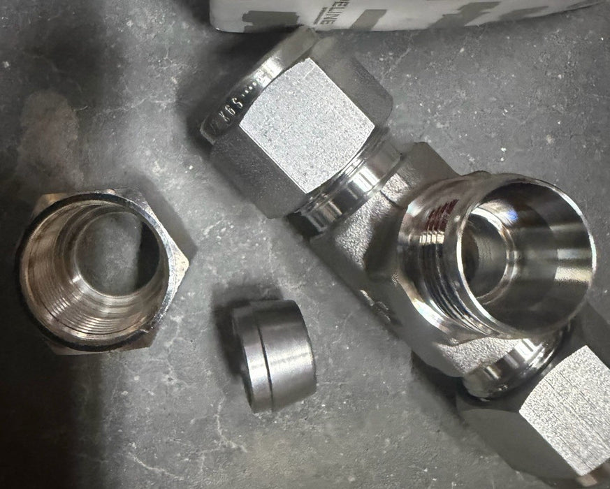 5 CNT BOX HAMLET TEE  1/2"x 1/2"X1/2" Stainless Compression TUBING HAM-LET