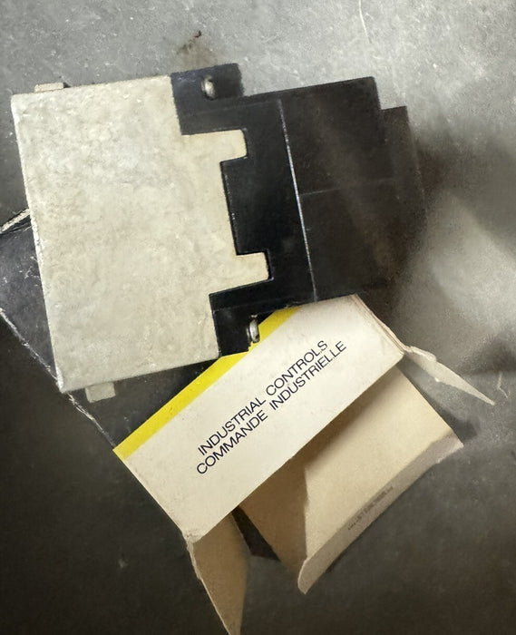 700-P400A1 SER A NEW ALLEN-BRADLEY BULLETIN 700 TYPE P 120 VAC RELAY 4 N.O