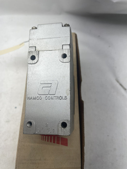 EA510-13710 NEW NAMCO LIMIT SWITCH FRONT ROLLER PLUNGER TYPE PUSHROD ACTUATOR