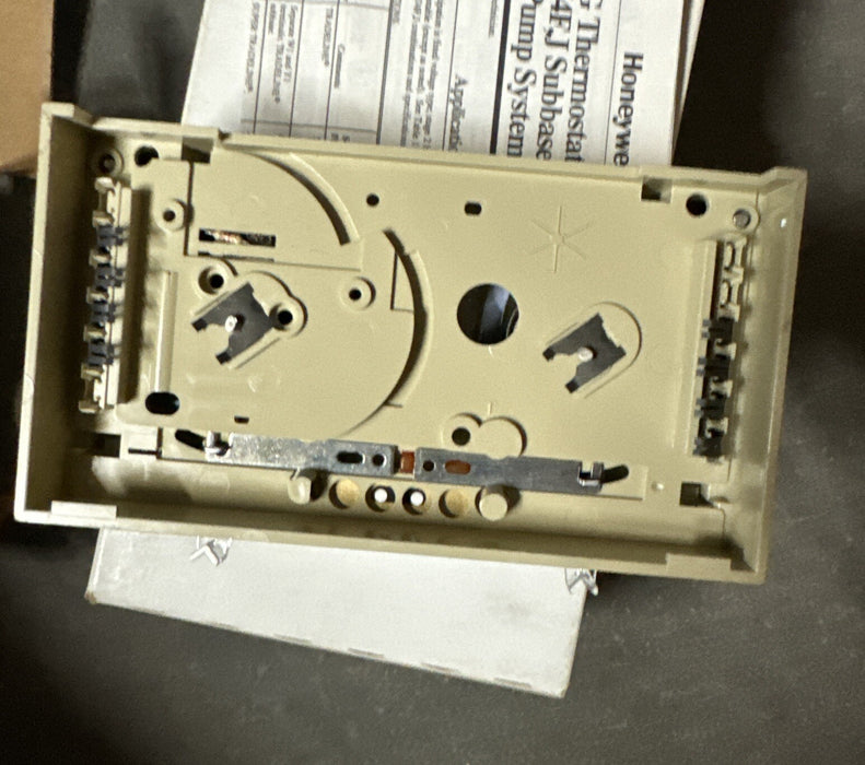 T874G 1626 NEW HONEYWELL MULTISTAGE THERMOSTAT 24V 2 STG HEAT/1 STG ANTICIPATORS