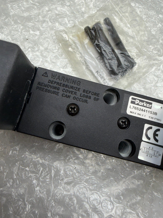 PARKER L7652441153B 1/4" 3-pos dbl Sol Plug In APB 621444 Solenoid Valve 120v