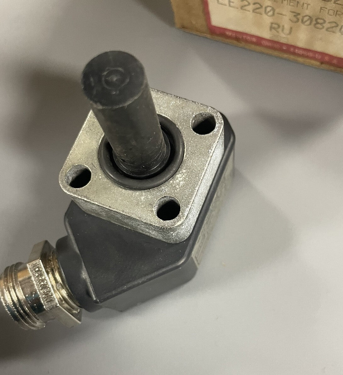 NEW EE230-30820 CYLINDERCATOR NORM OPEN 20-140 VAC/DC 3 PIN  REPLACS EE220-30820